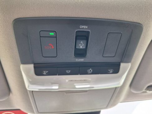 Used 2025 Nissan Sentra SR w/ SR Premium Package FWD image 19