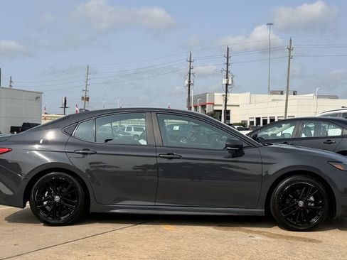 Used 2025 Toyota Camry SE FWD image 6