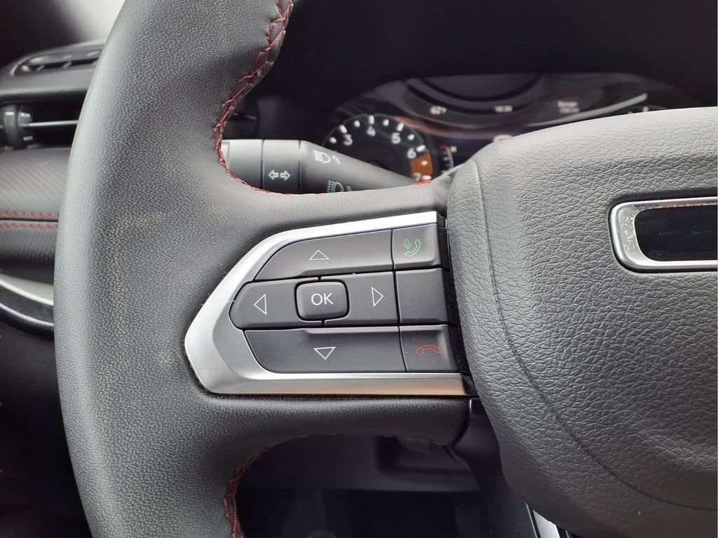 Used 2025 Jeep Compass Trailhawk AWD/4WD image 18