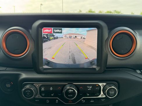 Used 2020 Jeep Gladiator Mojave AWD/4WD image 18