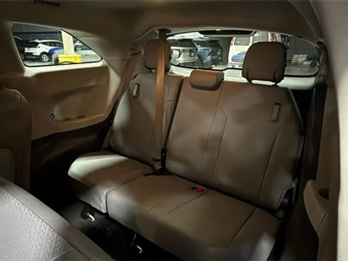 Used 2022 Toyota Sienna XLE image 18