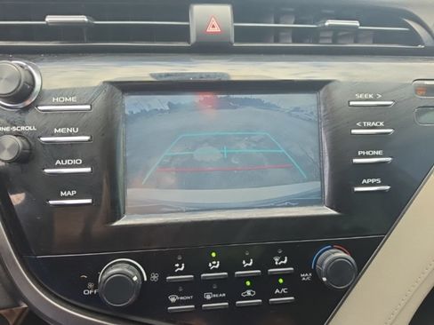 Used 2019 Toyota Camry LE FWD image 15