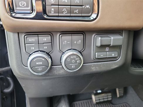 New 2026 GMC Yukon Denali Ultimate AWD/4WD image 24