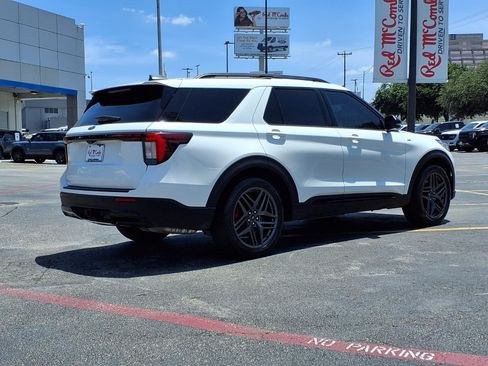 Certified 2025 Ford Explorer ST-Line w/ Premium Package RWD image 6
