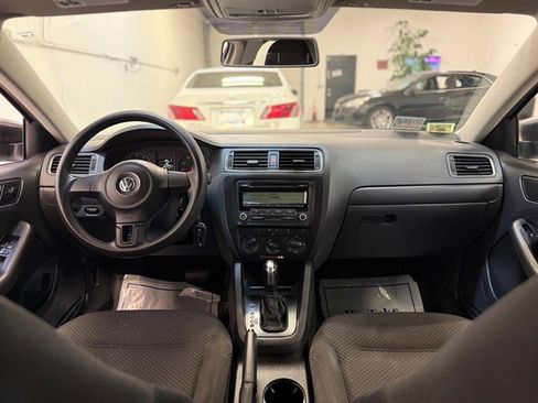 Used 2011 Volkswagen Jetta Sedan image 16