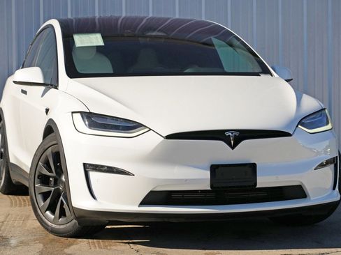 Used 2022 Tesla Model X image 4