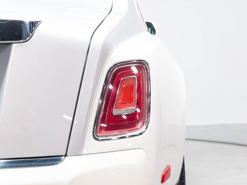 Used 2019 Rolls-Royce Phantom Sedan RWD image 52