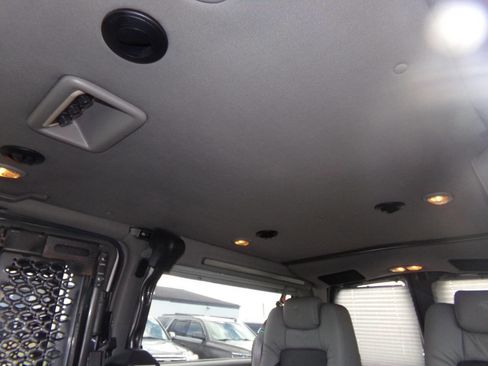 Used 2010 GMC Savana 1500 w/ Preferred Equipment Group image 14