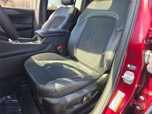 Certified 2025 Jeep Grand Cherokee Altitude AWD/4WD image 30