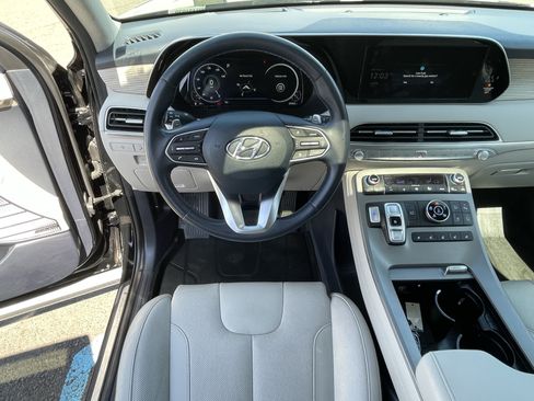 Certified 2022 Hyundai Palisade Limited w/ Winter Package AWD/4WD image 13