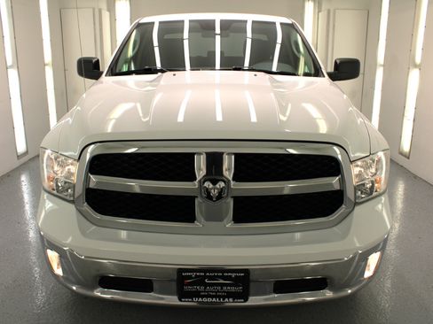 Used 2019 RAM 1500 Tradesman w/ Tradesman SXT Package image 3