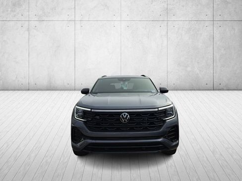Used 2025 Volkswagen Atlas Cross Sport SEL R-Line image 2