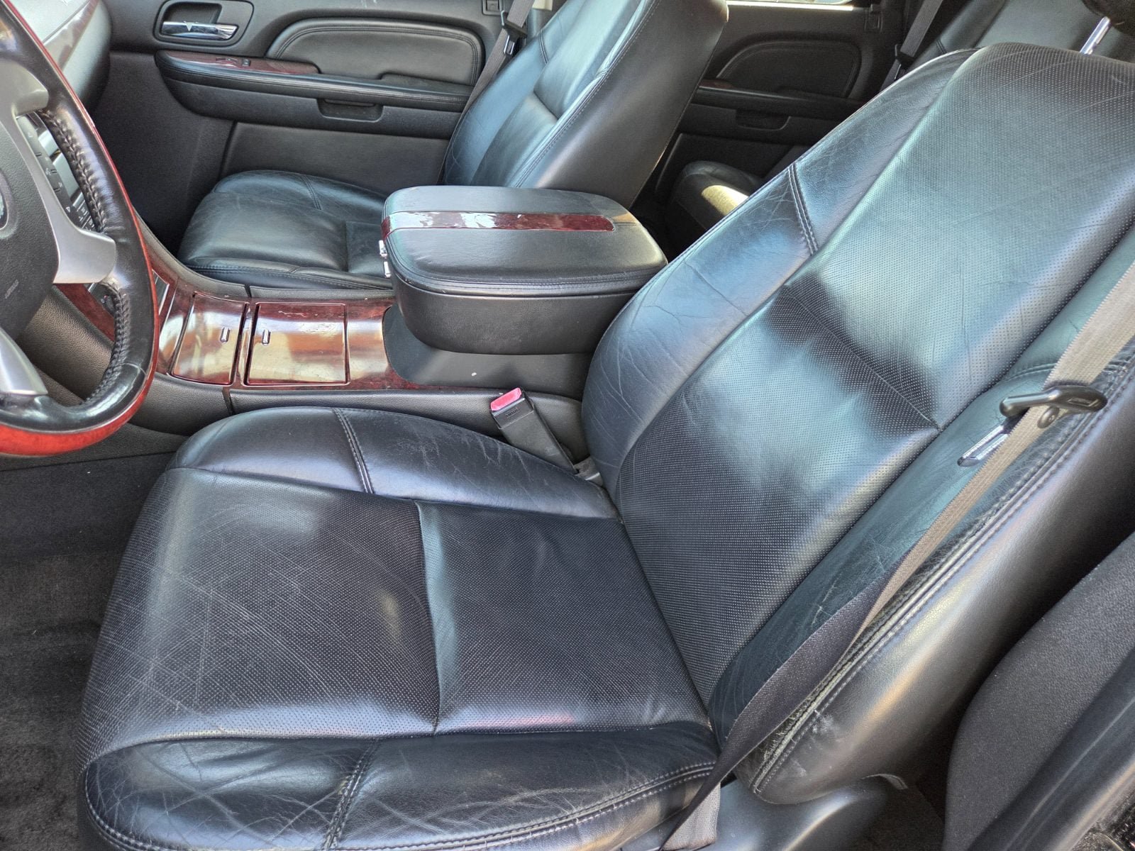 Used 2007 Cadillac Escalade AWD w/ Information Package image 8