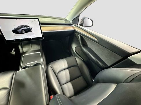 Used 2022 Tesla Model Y Long Range AWD/4WD image 16