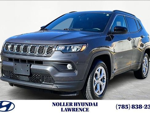 Used 2024 Jeep Compass Latitude image 1
