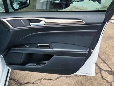 Used 2019 Ford Fusion SEL FWD image 33