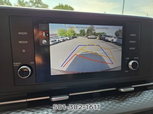 Used 2023 Kia Carnival LX FWD image 27