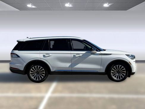 Used 2020 Lincoln Aviator Reserve w/ Equipment Group 201A image 8