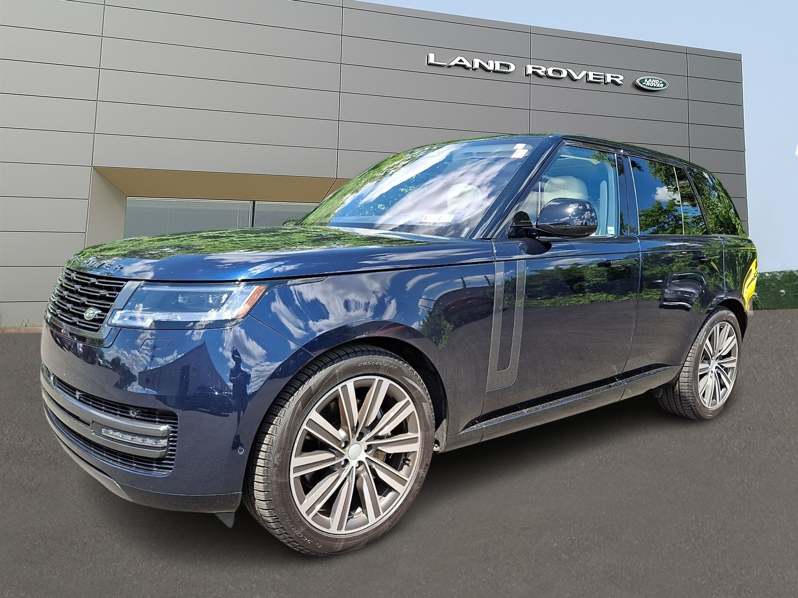 Used 2023 Land Rover Range Rover SE AWD/4WD image 1