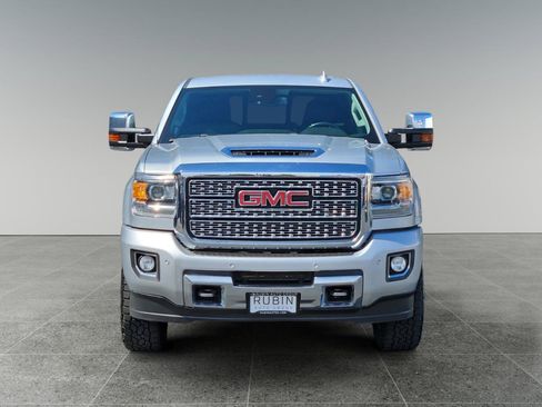Used 2018 GMC Sierra 2500 Denali w/ Duramax Plus Package AWD/4WD image 2