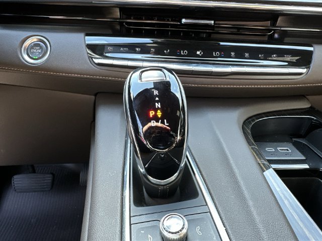 Used 2024 Cadillac Escalade Premium Luxury AWD/4WD image 27