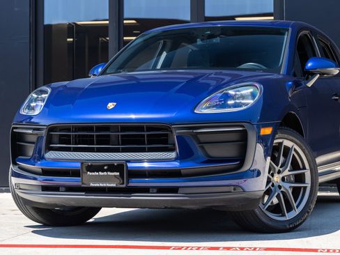 Certified 2022 Porsche Macan AWD/4WD image 7