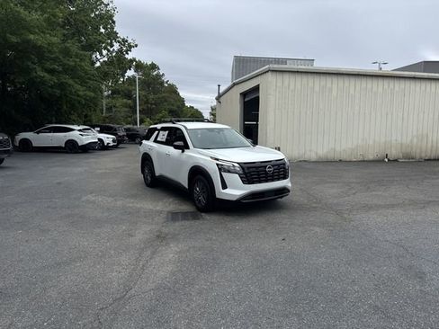 New 2026 Nissan Pathfinder SV FWD image 3