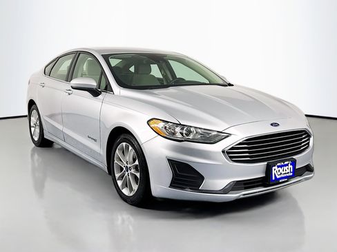 Used 2019 Ford Fusion SE image 3