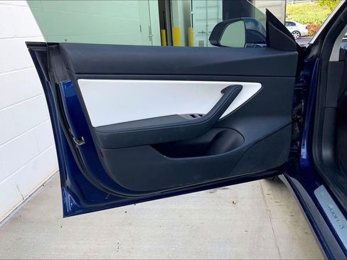 Used 2019 Tesla Model 3 image 22