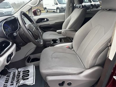 Certified 2021 Chrysler Pacifica Touring image 19