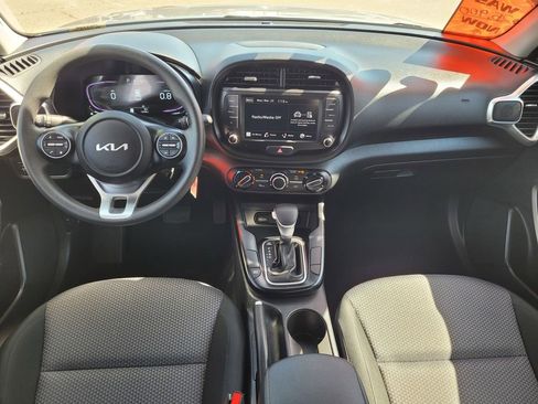 Used 2025 Kia Soul LX FWD image 9