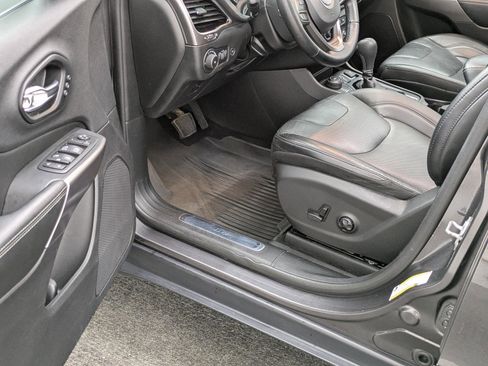 Used 2021 Jeep Cherokee Limited image 26