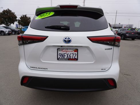 Used 2023 Toyota Highlander XLE image 10