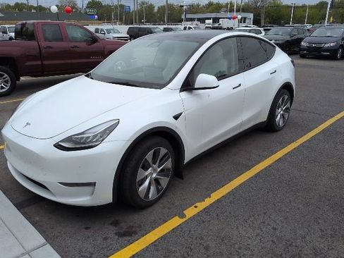 Used 2022 Tesla Model Y Long Range AWD/4WD image 1