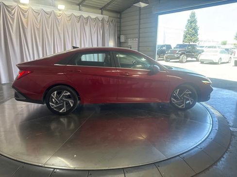 Used 2024 Hyundai Elantra Limited FWD image 4