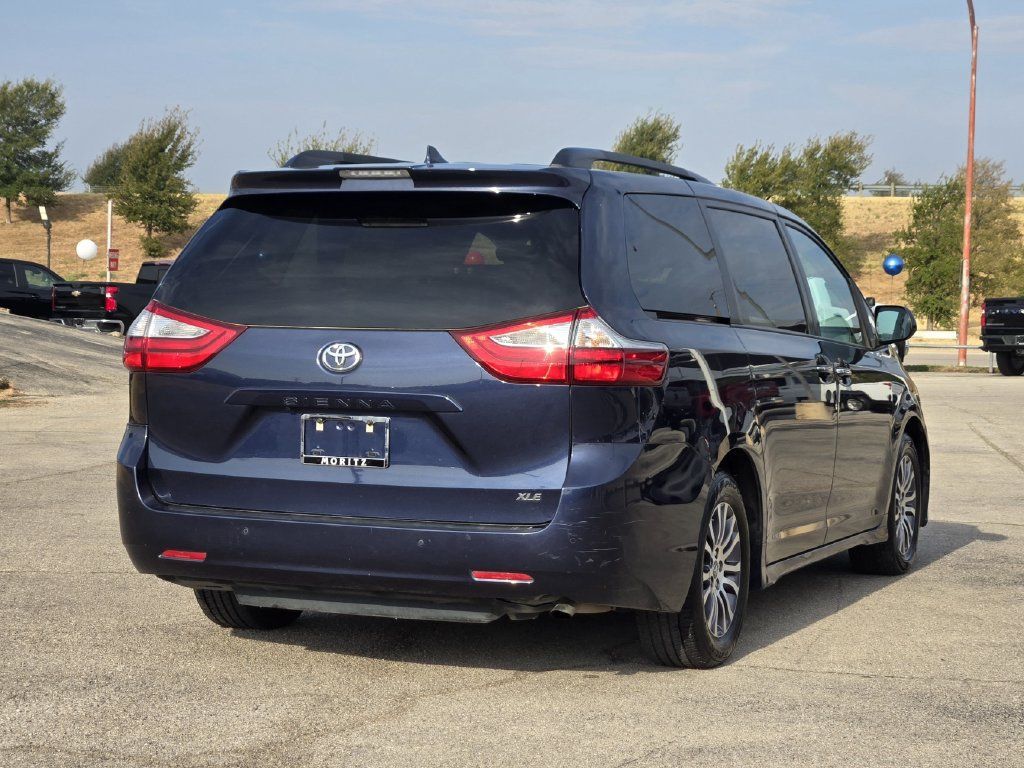 Used 2018 Toyota Sienna XLE w/ XLE Navigation Package FWD image 7