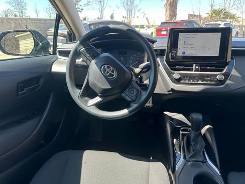 Used 2025 Toyota Corolla LE image 32