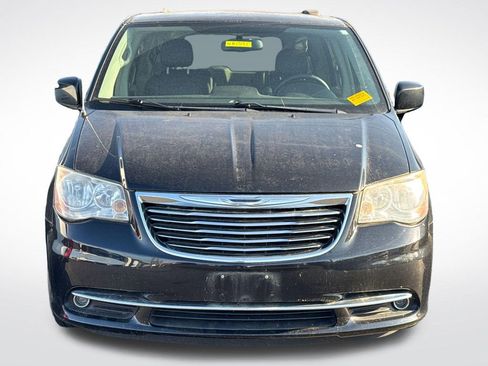 Used 2014 Chrysler Town & Country Touring FWD image 3