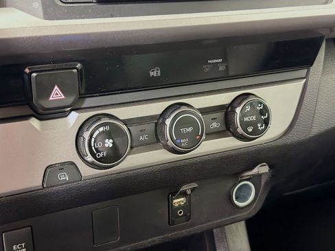 Used 2017 Toyota Tacoma SR5 image 18