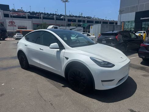 Used 2021 Tesla Model Y Long Range AWD/4WD image 4