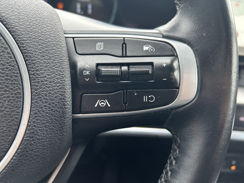 Used 2023 Kia Sportage EX image 18