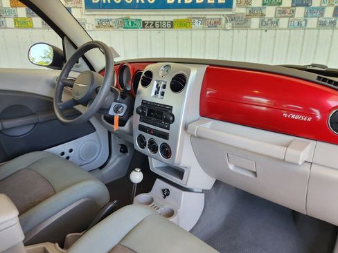 Used 2009 Chrysler PT Cruiser FWD image 2