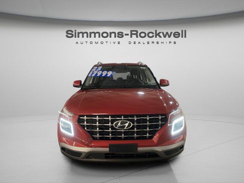 Used 2023 Hyundai Venue Limited w/ Cargo Package FWD image 8