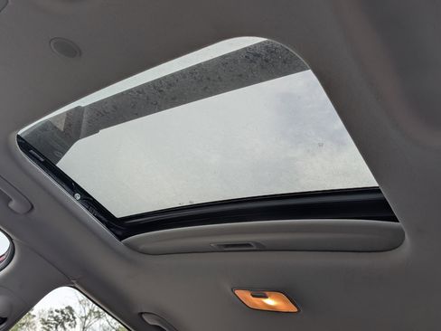 Used 2021 Hyundai Venue SEL w/ Premium Package image 15