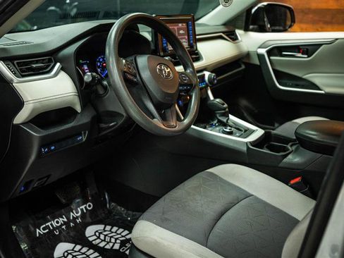 Used 2020 Toyota RAV4 XLE w/ Convenience Package image 9