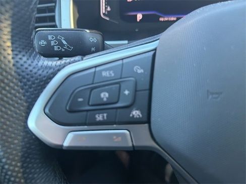 Used 2022 Volkswagen Atlas SEL R-Line image 5