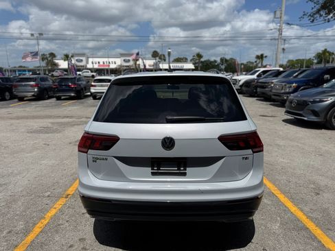 Used 2018 Volkswagen Tiguan SE w/ Panoramic Sunroof Package image 5