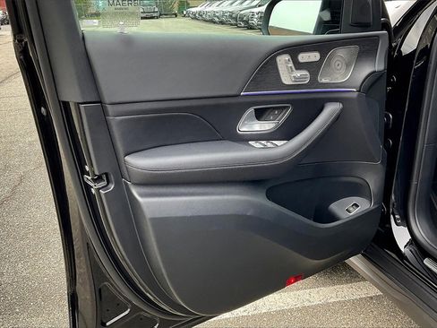 Used 2025 Mercedes-Benz GLS 450 4MATIC image 15