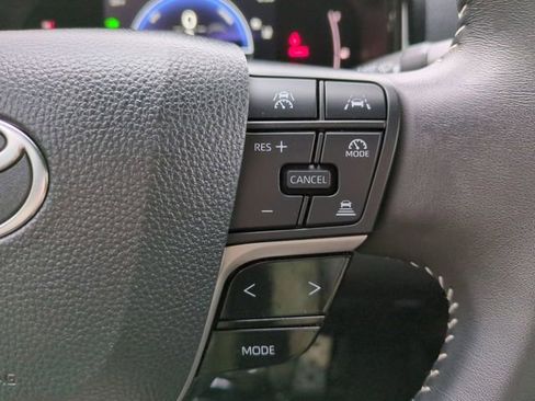 Used 2025 Toyota Camry SE image 23