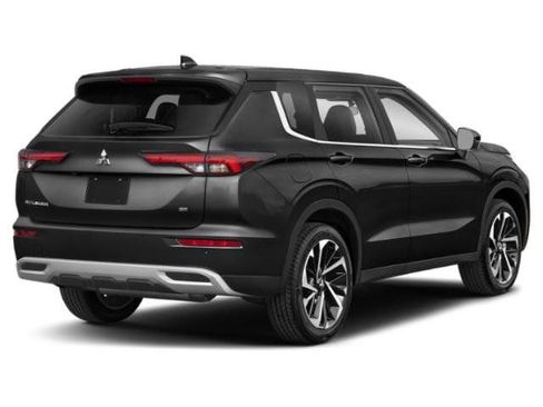 Used 2023 Mitsubishi Outlander SE FWD image 2